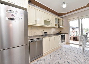 شقة عائلية واسعة - 3 غرف وصالة مفروشة - في مركز الانيا 