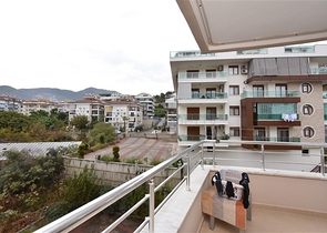 شقة عائلية واسعة - 3 غرف وصالة مفروشة - في مركز الانيا 