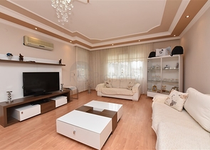 شقة عائلية واسعة - 3 غرف وصالة مفروشة - في مركز الانيا 