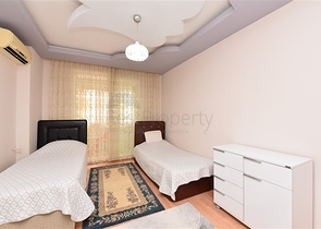 شقة عائلية واسعة - 3 غرف وصالة مفروشة - في مركز الانيا 