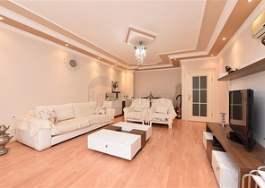 شقة عائلية واسعة - 3 غرف وصالة مفروشة - في مركز الانيا 