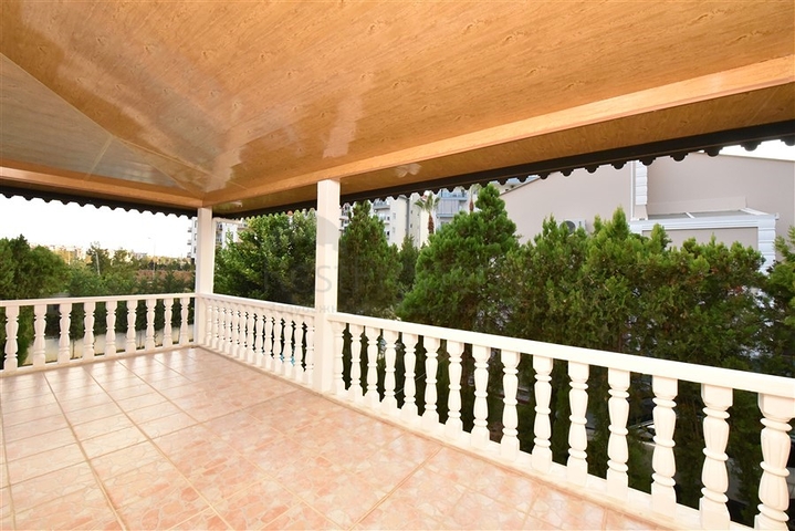 فيلا للبيع في اوبا - اربع غرف وصالة -مفروشة - الانيا 