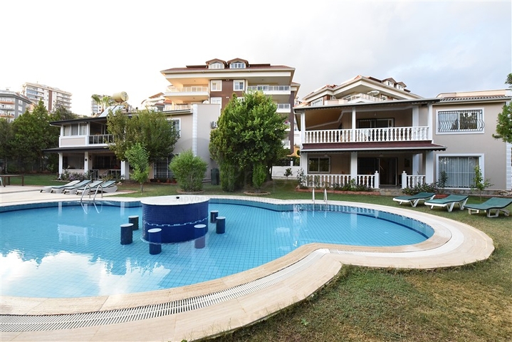 فيلا للبيع في اوبا - اربع غرف وصالة -مفروشة - الانيا 