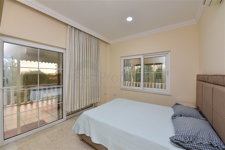 فيلا للبيع في اوبا - اربع غرف وصالة -مفروشة - الانيا 