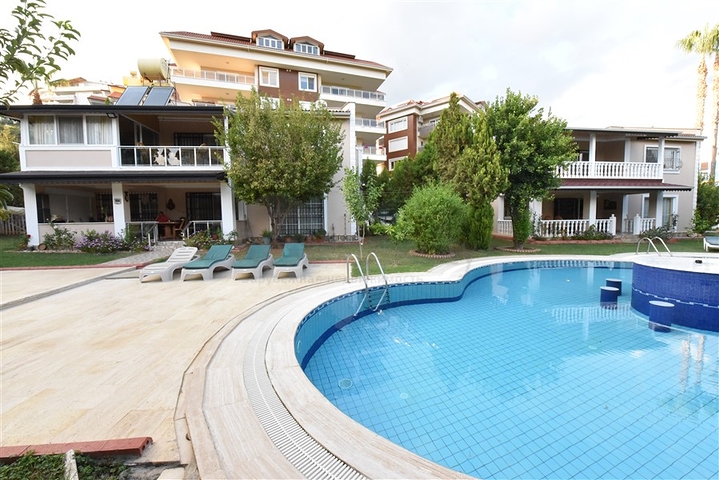 فيلا للبيع في اوبا - اربع غرف وصالة -مفروشة - الانيا 