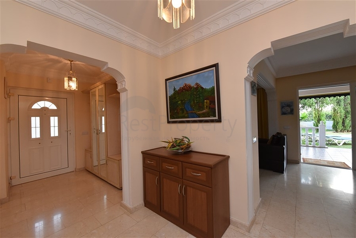 فيلا للبيع في اوبا - اربع غرف وصالة -مفروشة - الانيا 