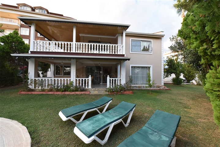 فيلا للبيع في اوبا - اربع غرف وصالة -مفروشة - الانيا 