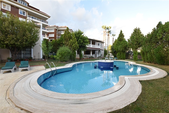 فيلا للبيع في اوبا - اربع غرف وصالة -مفروشة - الانيا 