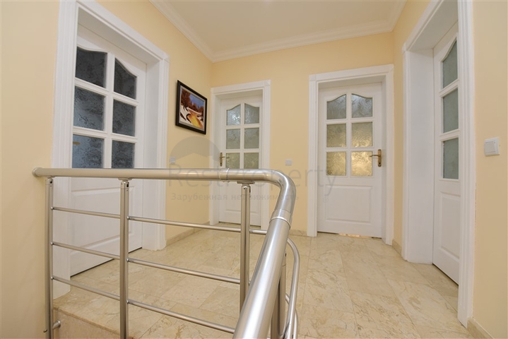 فيلا للبيع في اوبا - اربع غرف وصالة -مفروشة - الانيا 