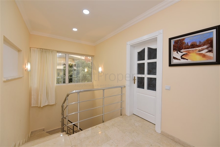 فيلا للبيع في اوبا - اربع غرف وصالة -مفروشة - الانيا 