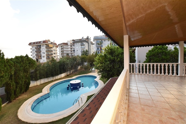 فيلا للبيع في اوبا - اربع غرف وصالة -مفروشة - الانيا 