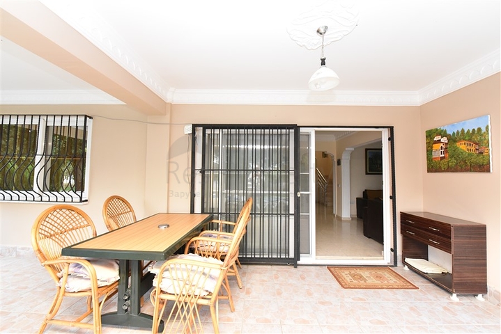 فيلا للبيع في اوبا - اربع غرف وصالة -مفروشة - الانيا 