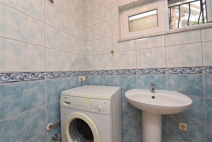 فيلا للبيع في اوبا - اربع غرف وصالة -مفروشة - الانيا 