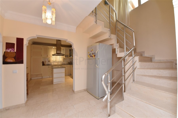 فيلا للبيع في اوبا - اربع غرف وصالة -مفروشة - الانيا 