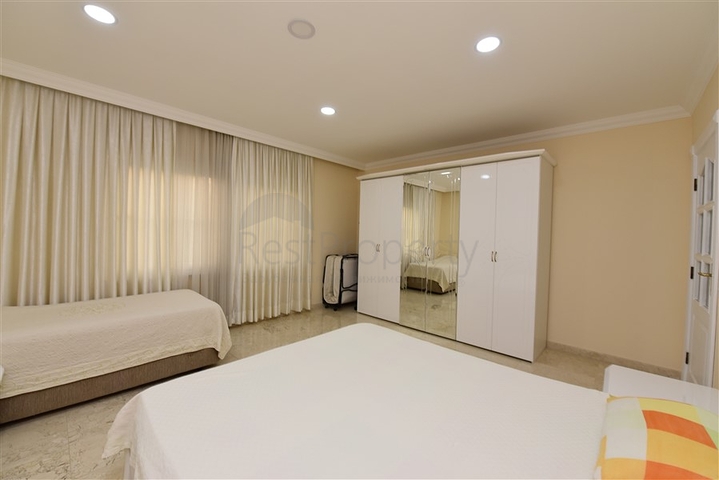 فيلا للبيع في اوبا - اربع غرف وصالة -مفروشة - الانيا 