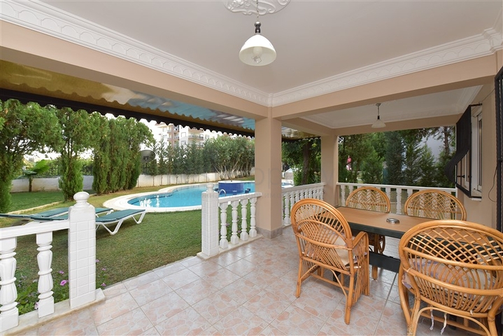 فيلا للبيع في اوبا - اربع غرف وصالة -مفروشة - الانيا 