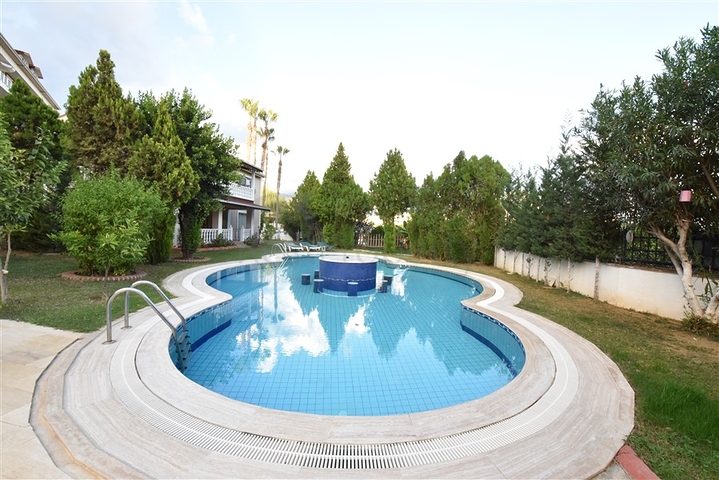 فيلا للبيع في اوبا - اربع غرف وصالة -مفروشة - الانيا 