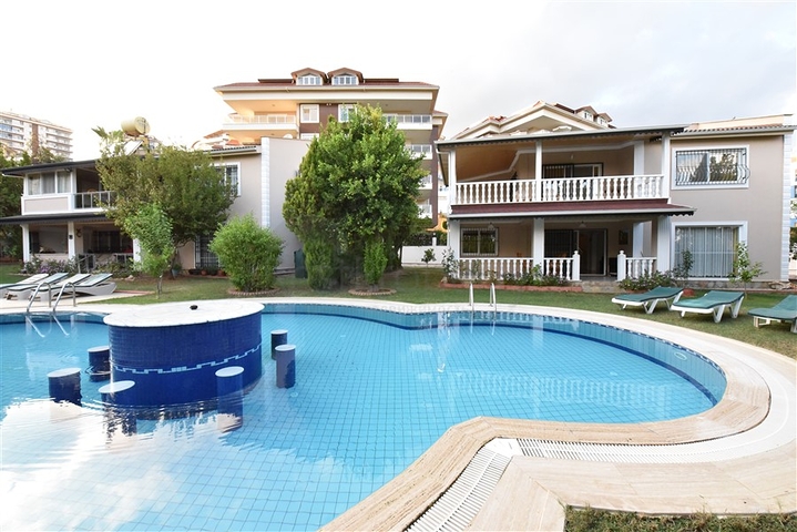 فيلا للبيع في اوبا - اربع غرف وصالة -مفروشة - الانيا 