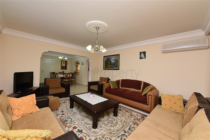 فيلا للبيع في اوبا - اربع غرف وصالة -مفروشة - الانيا 