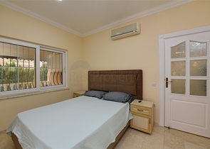 فيلا للبيع في اوبا - اربع غرف وصالة -مفروشة - الانيا 