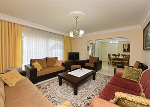 فيلا للبيع في اوبا - اربع غرف وصالة -مفروشة - الانيا 