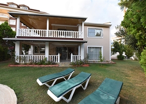 فيلا للبيع في اوبا - اربع غرف وصالة -مفروشة - الانيا 