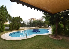 فيلا للبيع في اوبا - اربع غرف وصالة -مفروشة - الانيا 