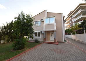 فيلا للبيع في اوبا - اربع غرف وصالة -مفروشة - الانيا 