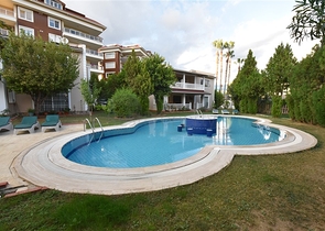 فيلا للبيع في اوبا - اربع غرف وصالة -مفروشة - الانيا 