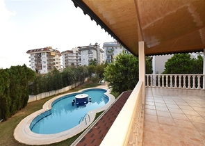 فيلا للبيع في اوبا - اربع غرف وصالة -مفروشة - الانيا 