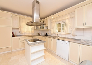 فيلا للبيع في اوبا - اربع غرف وصالة -مفروشة - الانيا 