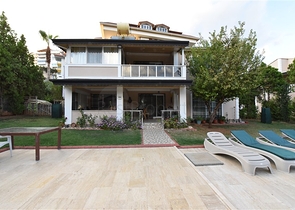 فيلا للبيع في اوبا - اربع غرف وصالة -مفروشة - الانيا 