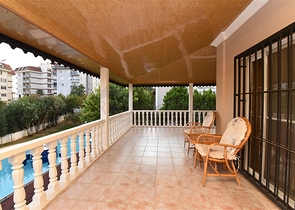 فيلا للبيع في اوبا - اربع غرف وصالة -مفروشة - الانيا 