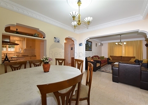 فيلا للبيع في اوبا - اربع غرف وصالة -مفروشة - الانيا 