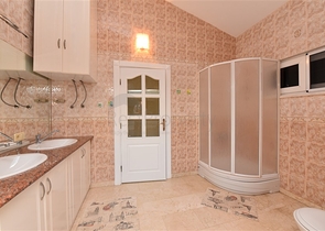 فيلا للبيع في اوبا - اربع غرف وصالة -مفروشة - الانيا 