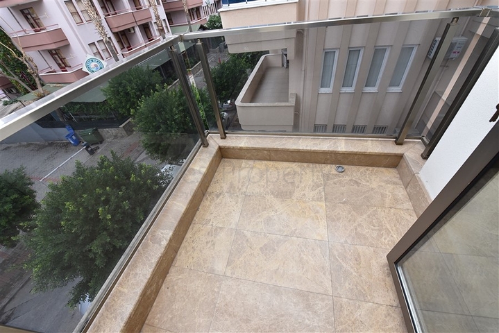 شقة غرفتين وصالة قريبة من البحر في مركز الانيا 