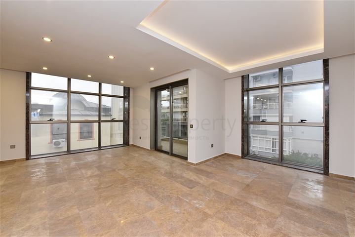 شقة غرفتين وصالة قريبة من البحر في مركز الانيا 