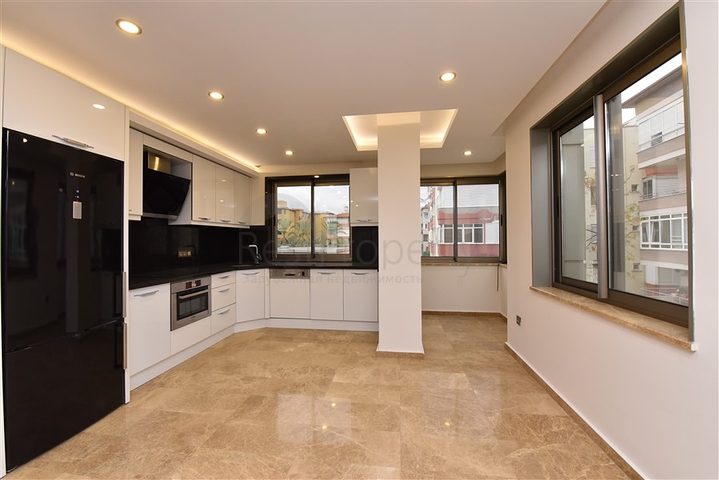 شقة غرفتين وصالة قريبة من البحر في مركز الانيا 