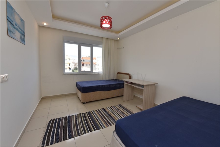 شقة للبيع في الانيا -قريبة من البحر والاسواق -في منطقة اوبا 