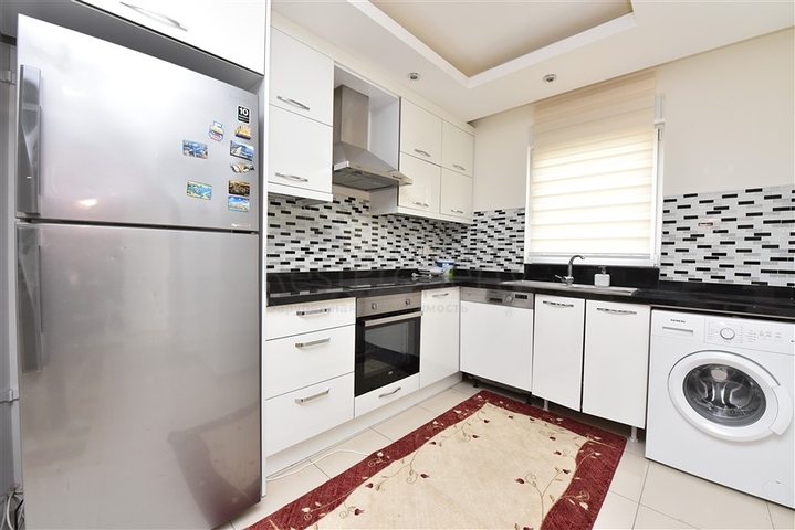 شقة للبيع في الانيا -قريبة من البحر والاسواق -في منطقة اوبا 