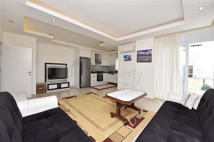 شقة للبيع في الانيا -قريبة من البحر والاسواق -في منطقة اوبا 