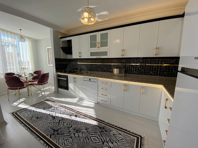 شقة اطلالة بحر في الانيا - تصميم 2 غرفة وصالة - اثاث انيق -في محمودلار / الانيا 