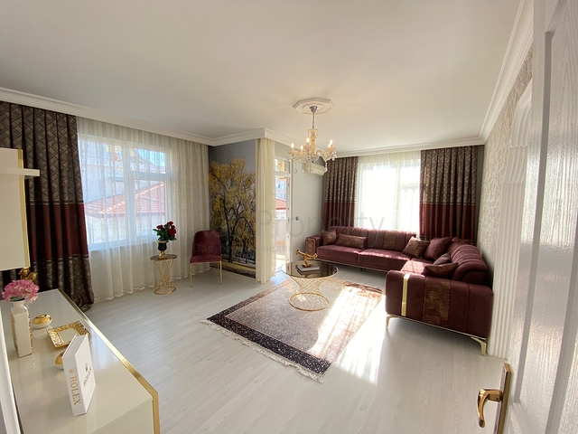 شقة اطلالة بحر في الانيا - تصميم 2 غرفة وصالة - اثاث انيق -في محمودلار / الانيا 