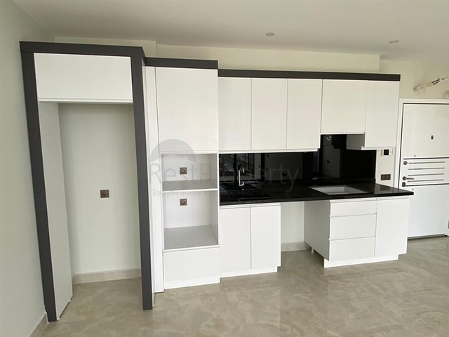 شقق اطلالة بحر في الانيا - تصميم 1+1 - مجمع فاخر -في محمودلار / الانيا 