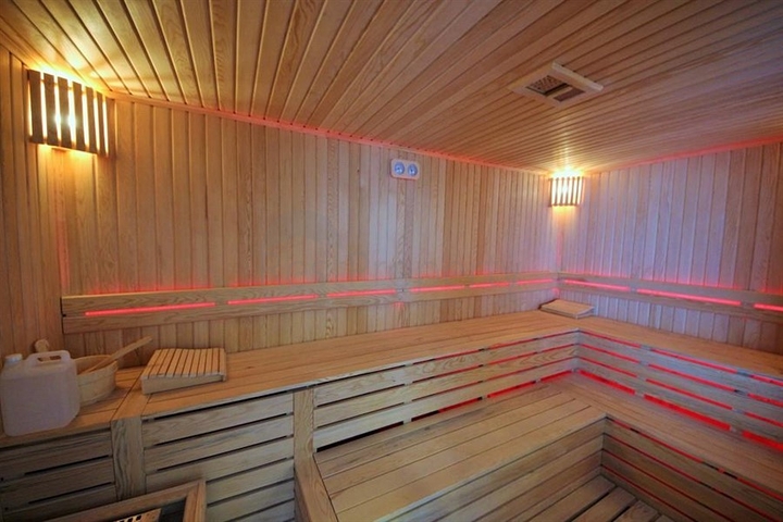 شقق اطلالة بحر في الانيا - تصميم 1+1 - مجمع فاخر -في محمودلار / الانيا 