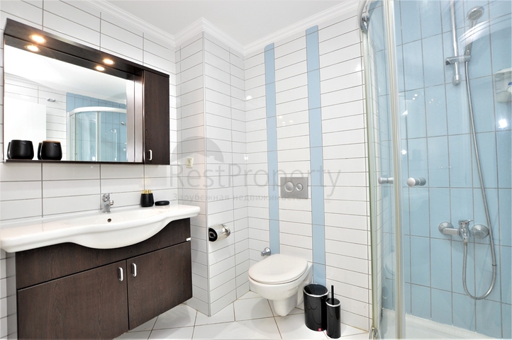 مجمع يضم كافة الخدمات -شقة غرفتين وصالة مفروشة -في محمودلار / الانيا 