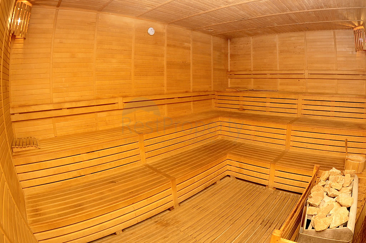 مجمع يضم كافة الخدمات -شقة غرفتين وصالة مفروشة -في محمودلار / الانيا 