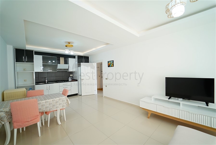 شقة واسعة غرفة وصالة -ضمن مجمع يضم خدمات -في محمودلار / الانيا