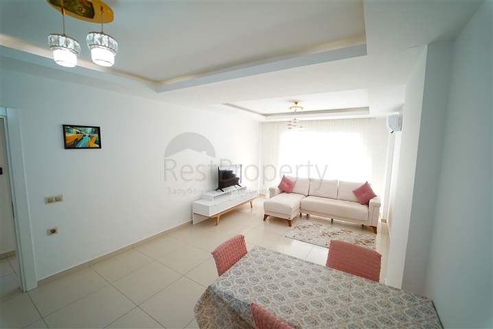 شقة واسعة غرفة وصالة -ضمن مجمع يضم خدمات -في محمودلار / الانيا