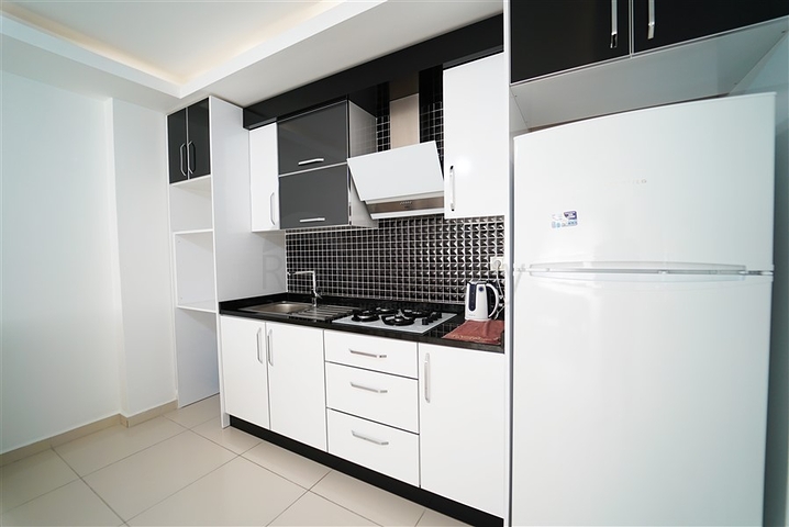 شقة واسعة غرفة وصالة -ضمن مجمع يضم خدمات -في محمودلار / الانيا